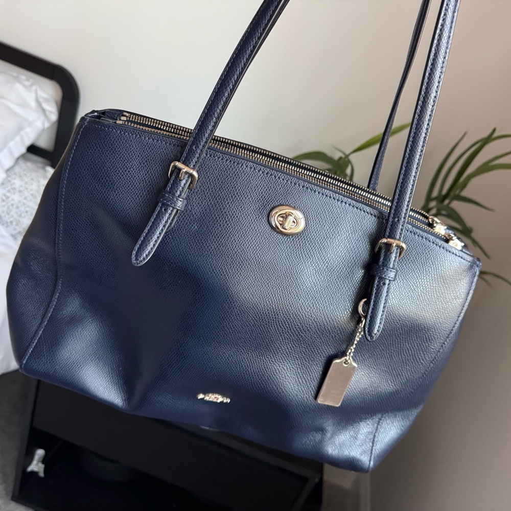 COACH Turnlock Carryall Purse  Navy/Gold